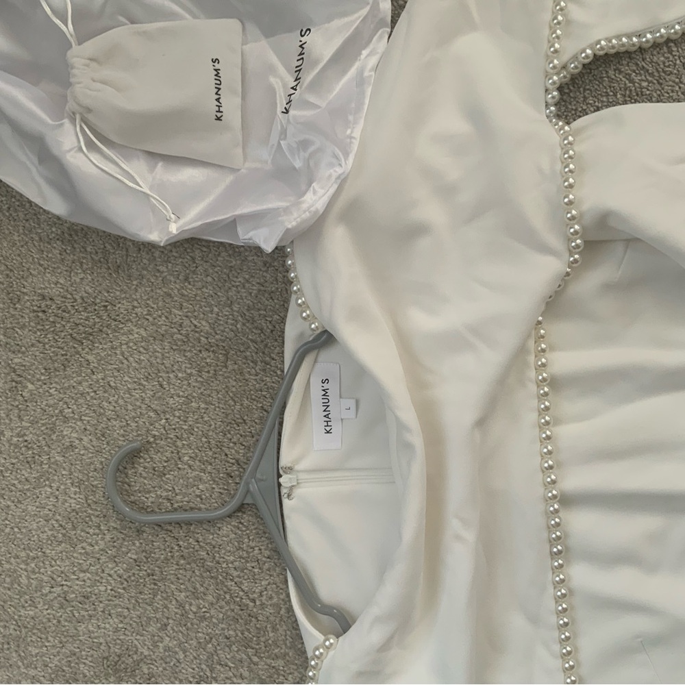 Elegant Long Sleeve White Dress - Picture 4 of 6